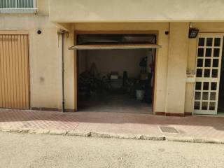 Garage in vendita a ragusa via feliciano rossitto, 6