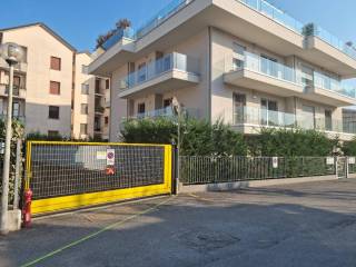 Garage in affitto a bergamo via gianbattista rota