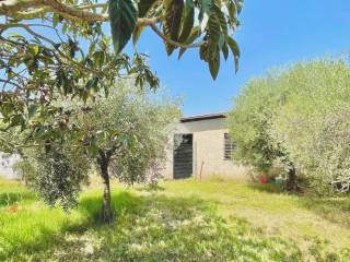 Garage in vendita a terracina via pantani da basso