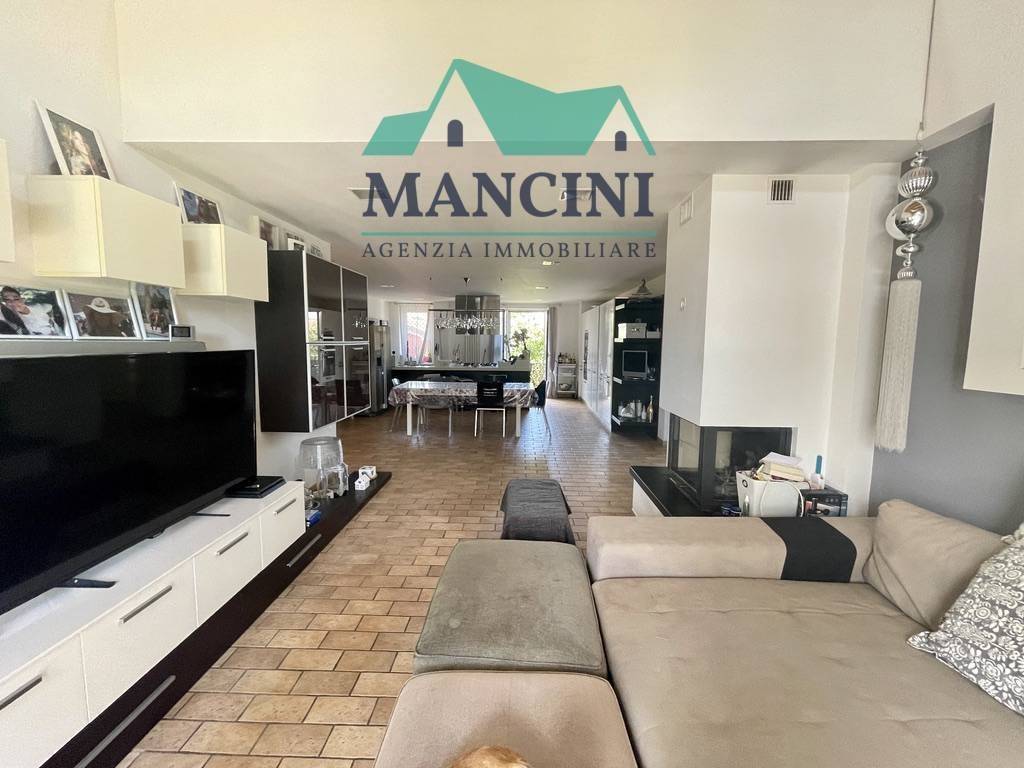 casa indipendente in vendita a Jesi in zona Mazzangrugno