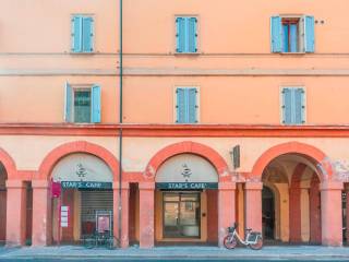 Negozio in vendita a bologna via saragozza