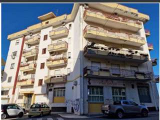 Locale commerciale all'asta a crotone via roma, 129