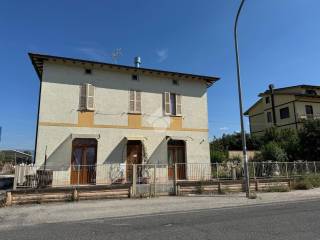 Casa indipendente in vendita a cannara via stazione