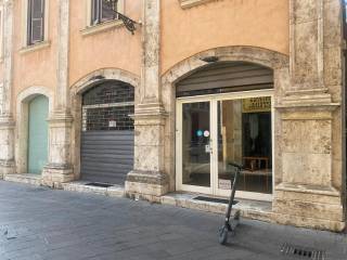 Negozio in affitto a terni locale corso vecchio, 10