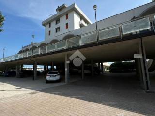 Garage in vendita a ravenna viale francesco petrarca, 248