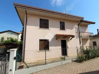 Villa in vendita a san stino di livenza via alessandro manzoni, 15