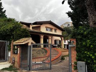 Villa in vendita a montesilvano via daniele manin, 5