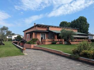 Villa bifamiliare in in vendita da privato a manerbio via cremona, 79