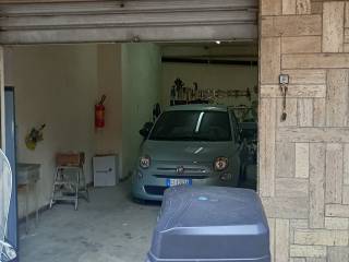 Garage in affitto a bari via saverio lioce