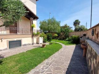 Villa bifamiliare in in vendita da privato a roma via giulio minervini, 172