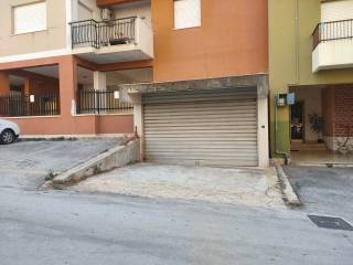 Garage in affitto a erice via fiume