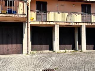 Garage in affitto a colico via case nuove