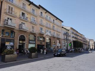 Ufficio in affitto ad avellino corso v. emanuele, 101