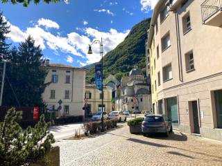 Negozio in affitto a tirano viale italia, 182