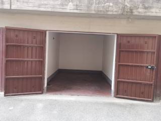 Garage in affitto a prato via di maliseti, 9