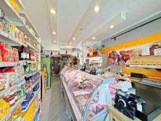 Negozio alimentare in vendita a trieste via del rivo, 44