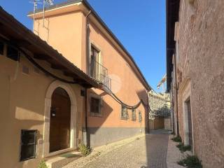 Casa indipendente in vendita a l'aquila 