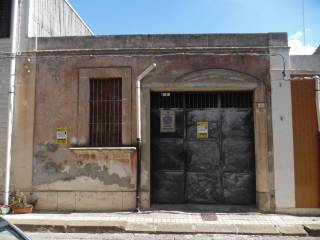 Garage in vendita a floridia via messina