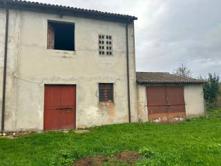 Magazzino in vendita a rocca di mezzo via della montagna grande