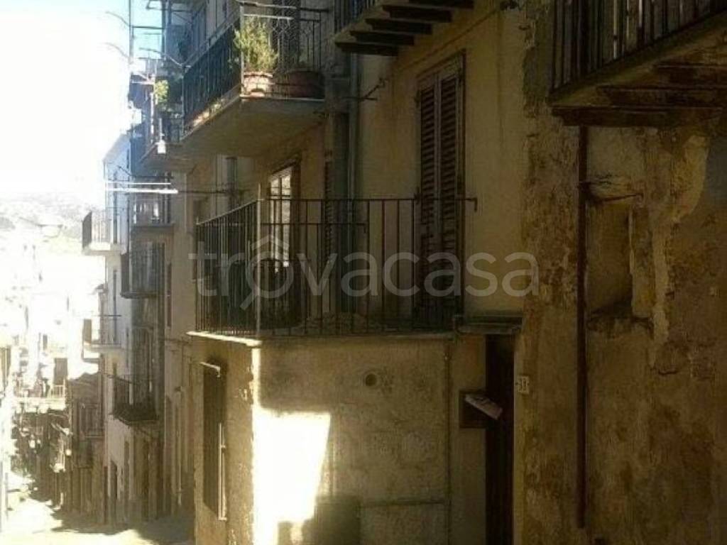 Appartamento in vendita a Petralia Sottana via Gorizia, 38, terrazzo, ristrutturato, balcone  #finsubito richiedi mutuo fino 100%