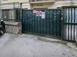 Posto auto in affitto a napoli vico cacciottoli, 23