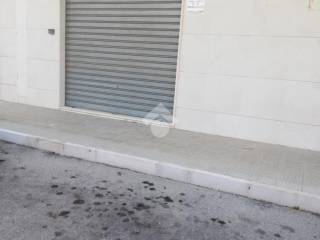 Garage in vendita a bisceglie via don tonino bello, 33