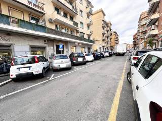 Garage in vendita a roma via delle ninfee, 15