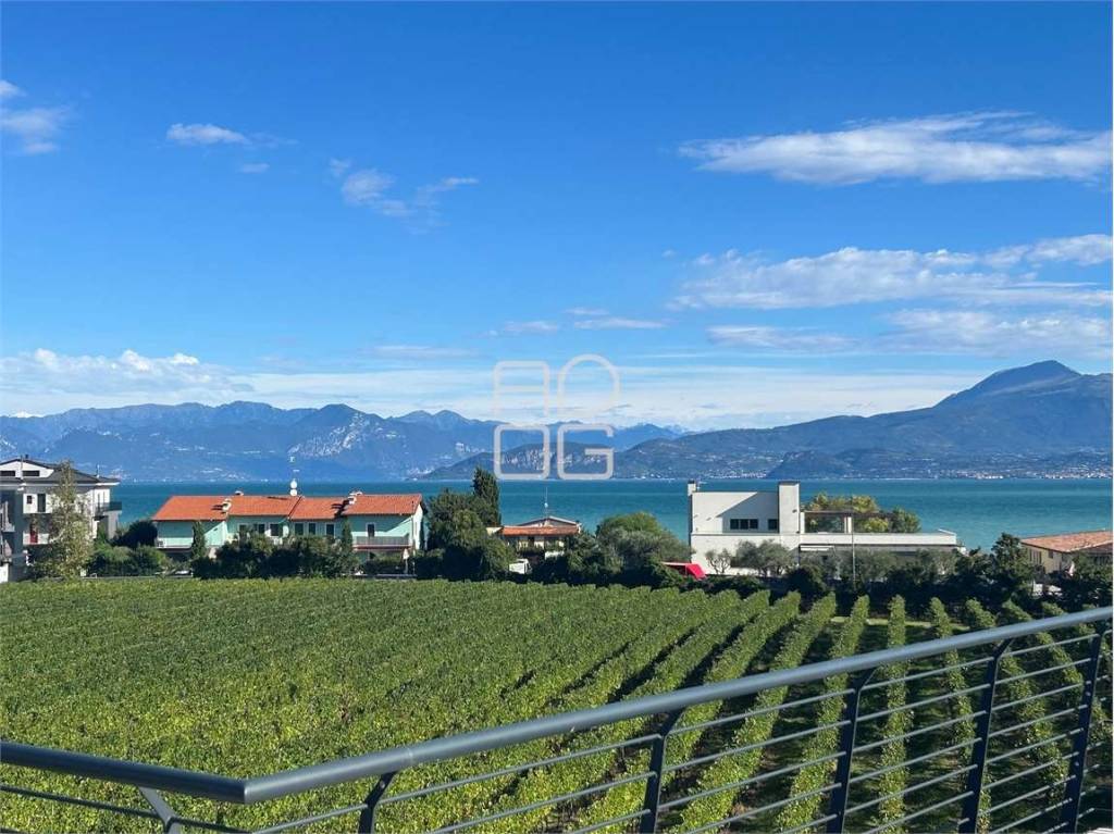 appartamento in vendita a Peschiera del Garda in zona San Benedetto di Lugana