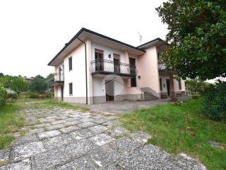 Villa bifamiliare in vendita a castiglione delle stiviere via u. bignotti, 43