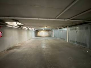 Garage in vendita a livorno via oberdan chiesa, 1