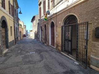 Negozio in affitto a tarquinia via xx settembre, 61