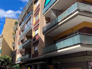 Garage in affitto a roma via delle baleari, 138