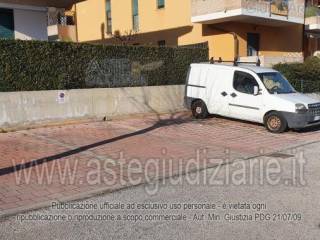 Posto auto in vendita a giulianova via bellini, 8e