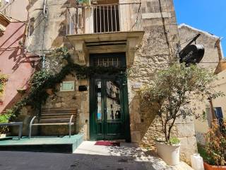 Ristorante in vendita a modica via pozzo barone, 30