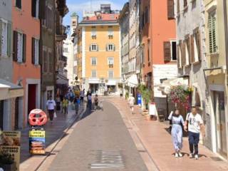 Negozio in vendita a trento via giuseppe mazzini