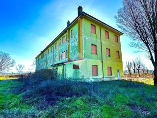 Negozio in vendita a tortona strada provinciale per castelnuovo