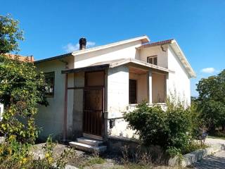 Casa indipendente in vendita a campobasso c.da colle longo superiore, snc