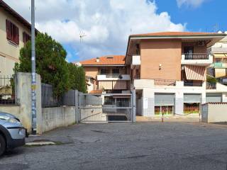 Garage in affitto a roma via delle susine, 76