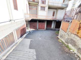 Garage in vendita a viagrande via giacomo puccini