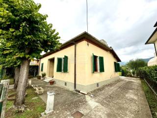 Villa in vendita a forte dei marmi via degli olmi