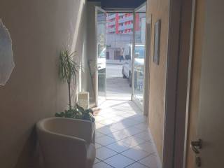 Centro estetico/solarium/benessere in in affitto da privato a trieste via giulia, 84