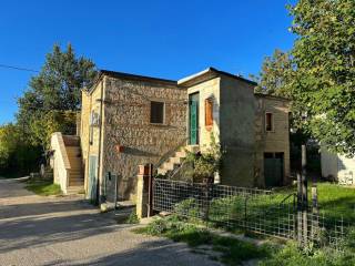 Casa indipendente in vendita a roccamorice strada comunale costa del colle