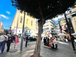 Bed & breakfast in vendita a napoli via duomo, 266