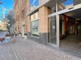 Negozio in affitto a san benedetto del tronto via xx settembre, 34
