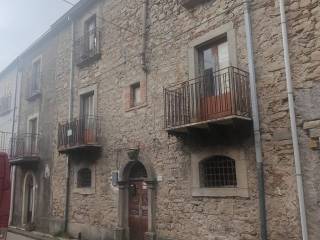 Casa indipendente in vendita a floresta via vittorio emanuele