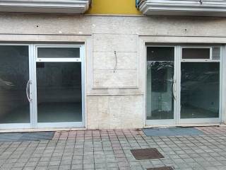 Negozio in affitto ad avellino viale italia, 383