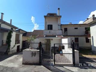 Casa indipendente in vendita a pizzoli largo cococcia