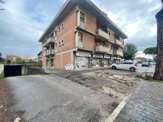 Garage in vendita ad assisi via jacopa de' settesoli, 20