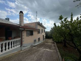 Villa in vendita a cori via cori