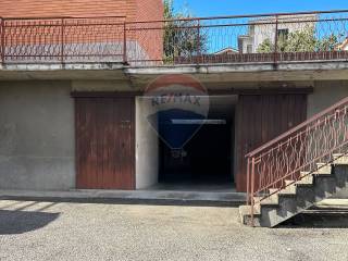 Garage in vendita a salsomaggiore terme via a. allegri, 10